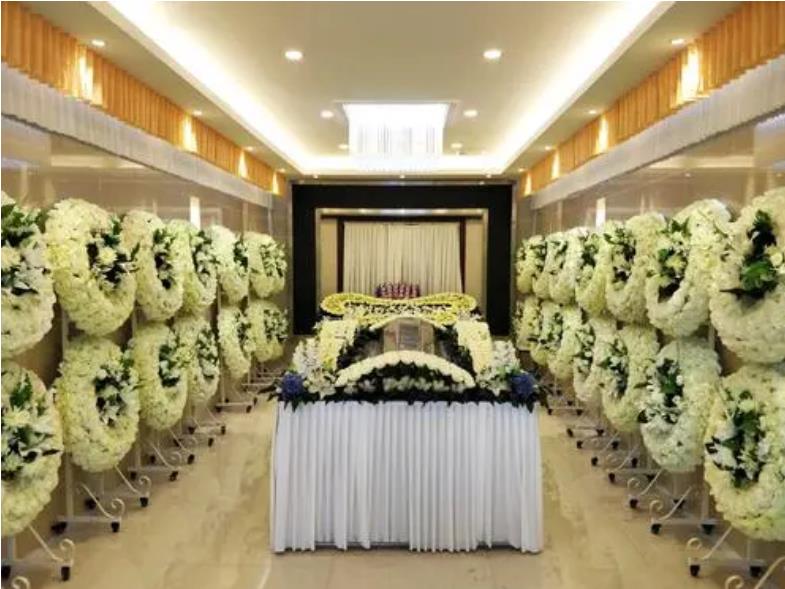 上海殡仪馆灵堂鲜花布置